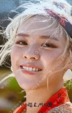 MORE&MORE JEONGYEON photocard image