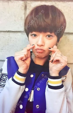 PAGE TWO JEONGYEON photocard image