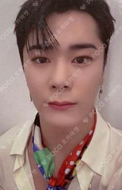 SWITCH ON APPLEMUSIC MOONBIN photocard image