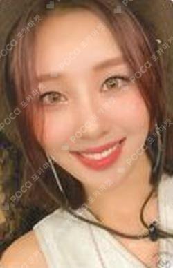 [12:00] B Yves photocard image