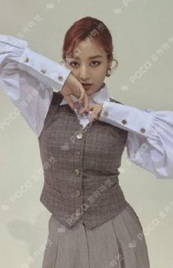 Eyes wide open JIHYO photocard image