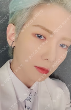 THE WORLD EP.1 : MOVEMENT DIGIPAK VER. hello82