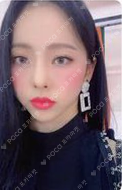 [&] A ViVi photocard image