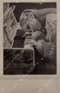 R ROSE photocard image