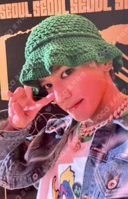 2 Baddies NCT 127 X Peaches. Pop-up @ D8NE STORE T-SHIRT / CAP TAEYONG photocard image