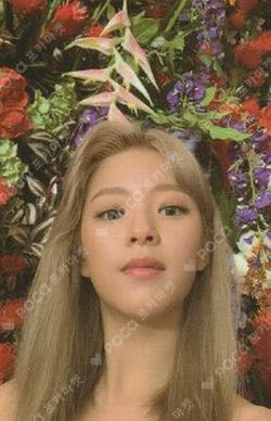 Eyes wide open JEONGYEON photocard image