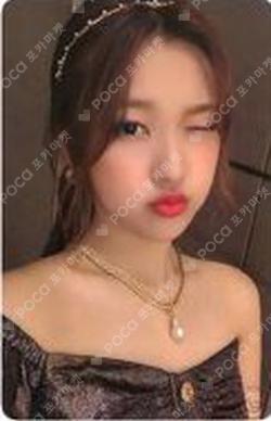 [12:00] A Choerry photocard image