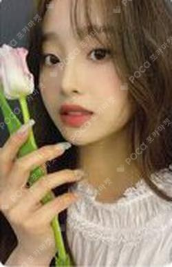 [&] D Chuu photocard image