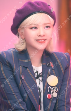 HAPPY TWICE & ONCE DAY! CANDYBONG Z OFFICIAL TOOTHBRUSH STERILIZER JEONGYEON photocard image