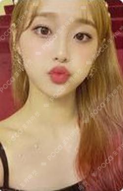 [12:00] A Chuu photocard image