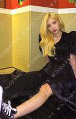 [12:00] A Kim Lip photocard image