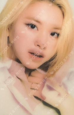 World in A Day LENTICULAR PHOTOCARD CHAEYOUNG photocard image