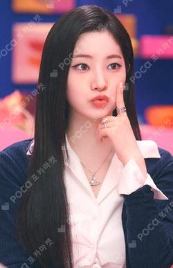 HAPPY TWICE & ONCE DAY! CANDYBONG Z OFFICIAL TOOTHBRUSH STERILIZER DAHYUN photocard image