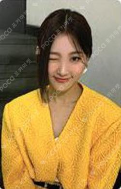 [&] A Choerry photocard image