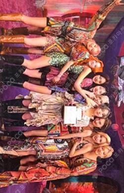 MORE&MORE Unit photocard image