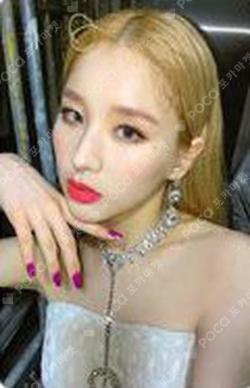 [&] A HeeJin photocard image
