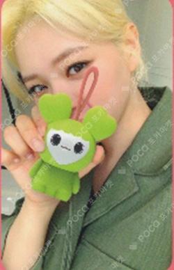 LOVELY Bluetooth Speaker JEONGYEON photocard image