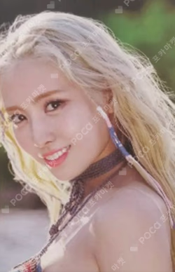 MORE & MORE MONOGRAPH MOMO photocard image