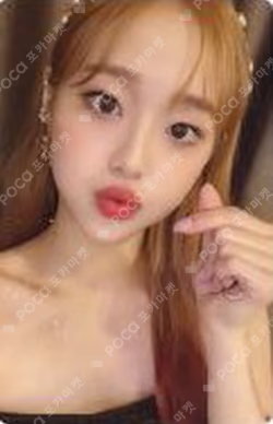 [12:00] A Chuu photocard image