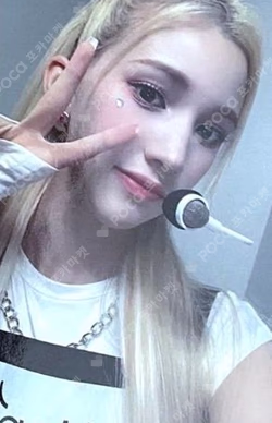 First Impact Mkmedia HUENING BAHIYYIH photocard image