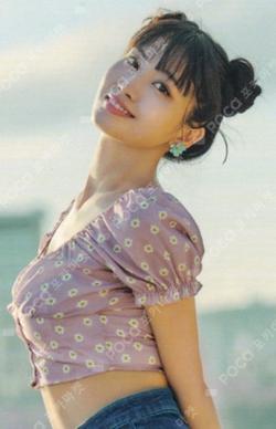 Twaii's Shop Trading Card MOMO photocard image