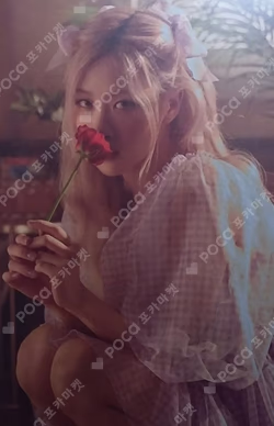 R ROSE photocard image