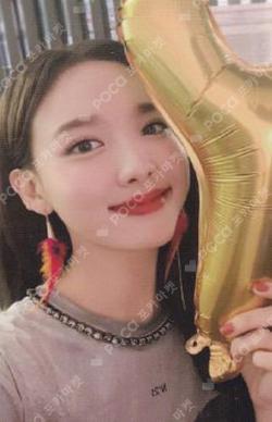 YES or YES NAYEON photocard image