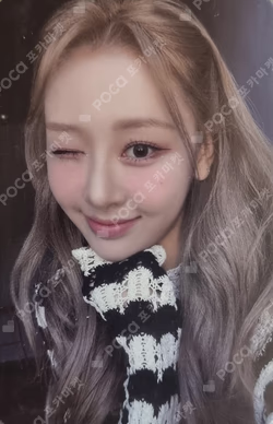 2022 LOONA 1st WORLD TOUR LOONATHEWORLD IN SEOUL TRADING CARD SET
