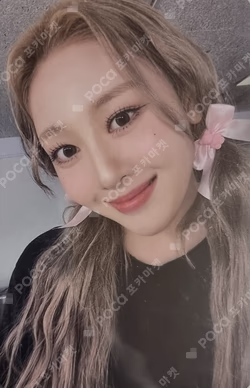 2022 LOONA 1st WORLD TOUR LOONATHEWORLD IN SEOUL TRADING CARD SET