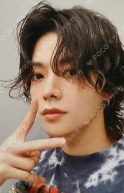 SMTOWN LIVE 2022 : SMCU EXPRESS  HUMAN CITY SUWON INVITATION + BADGE SET YUTA photocard image