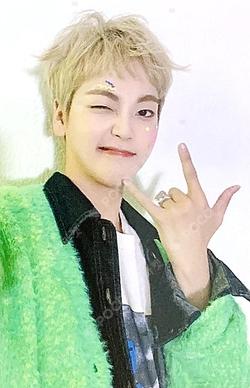 Replay CRAVITY - Ohh Ahh UNIVERSE SPECIAL GOODs HYEONGJUN photocard image