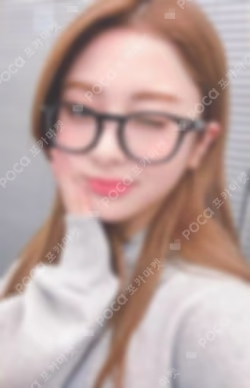 ANTIFRAGILE WEVERSE JAPAN LUCKY DRAW HUH YUNJIN photocard image