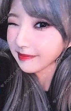 2022 LOONA 1st WORLD TOUR LOONATHEWORLD IN SEOUL TRADING CARD SET