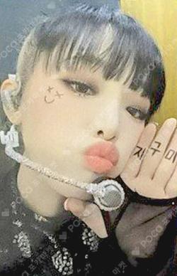 SMiLEY BEHIND BOOK YENA photocard image