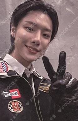2022 SEASON GREETING READY-TO WOODZ photocard image