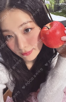 2022 Winter SMTOWN : SMCU PALACE (PALACE Ver.) SEULGI photocard image