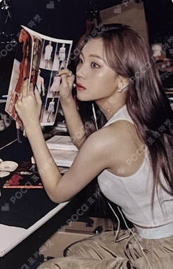 VarioUS PLVE ver. UMJI photocard image