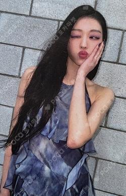 SELFISH JUMP UP LUCKY DRAW YooA photocard image