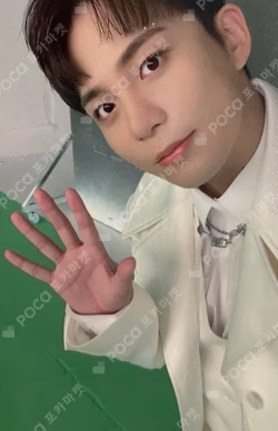 THE WORLD EP.1 : MOVEMENT hello82