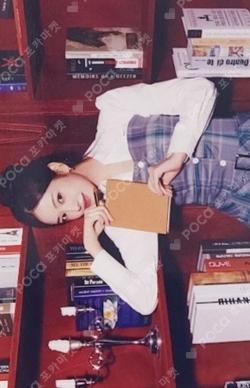 IVE THE FIRST FAN CONCERT The Prom Queens IN JAPAN RANDOM TRADING CARD YUJIN photocard image