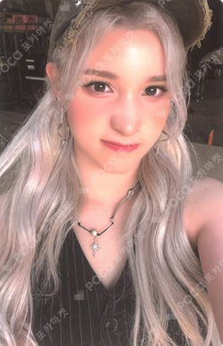 LOVESTRUCK! LOVE STRIKE ver. HUENING BAHIYYIH photocard image