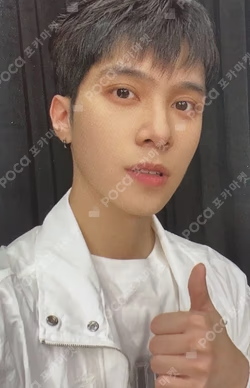 SMTOWN LIVE 2022 : SMCU EXPRESS  HUMAN CITY SUWON INVITATION + BADGE SET