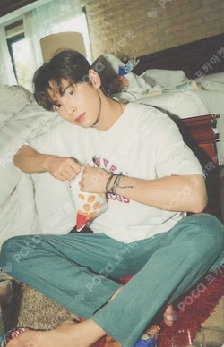 2022 OFFICIAL PHOTO BOOK [MAGAZINE] TRADING CARD