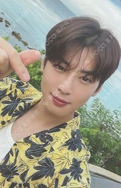 2022 OFFICIAL PHOTO BOOK [MAGAZINE]