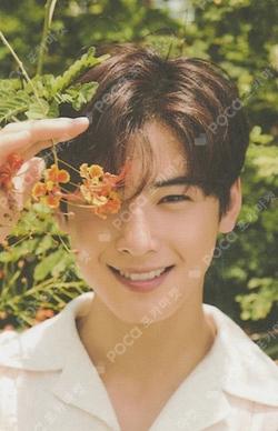 2022 OFFICIAL PHOTO BOOK [MAGAZINE] ChaEunwoo photocard image