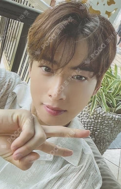 2022 OFFICIAL PHOTO BOOK [MAGAZINE] TRADING CARD