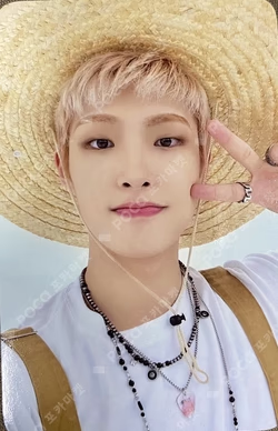 THE WORLD EP.2 : OUTLAW OFFICIAL POP-UP STORE 럭키드로우