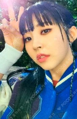 MIC ON APPLEMUSIC Moon Byul photocard image