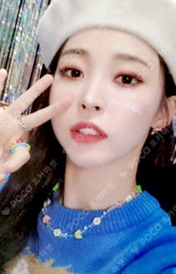 The Present Moon Byul photocard image