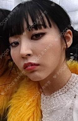 MIC ON FLUME STORE Moon Byul photocard image